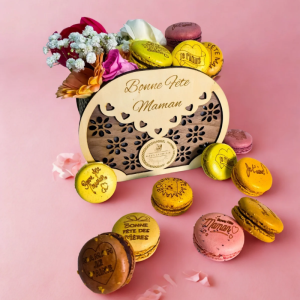 Panier de Fleurs & Macarons